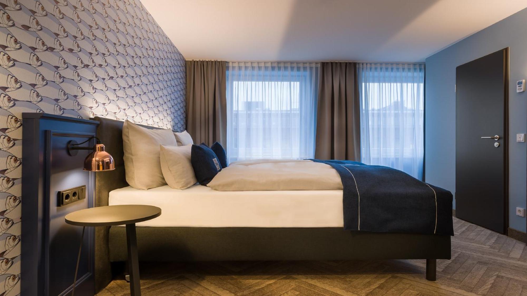 - The Niu, Welly By Ihg Kiel